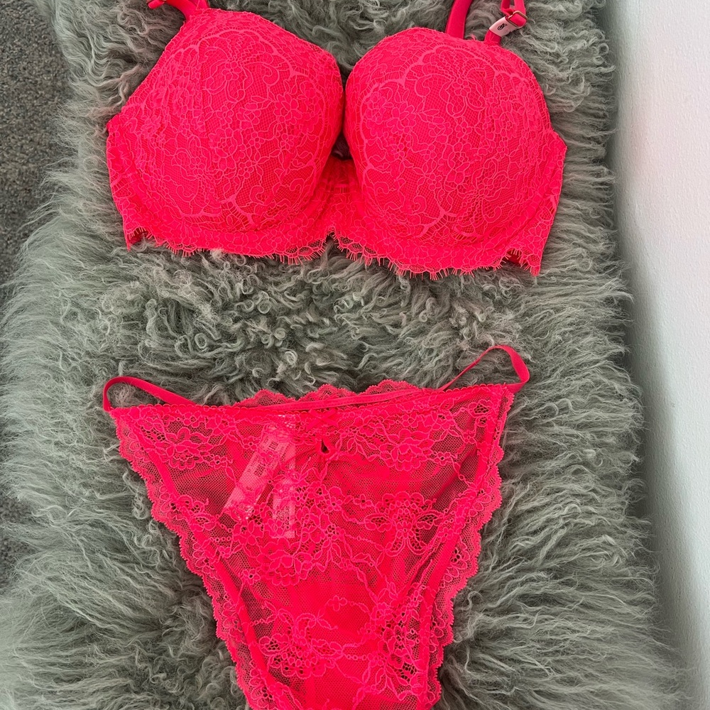 Victoria's Secret Neon Pink Lace Bra Set Panties M Bra 34 DDD new with tag